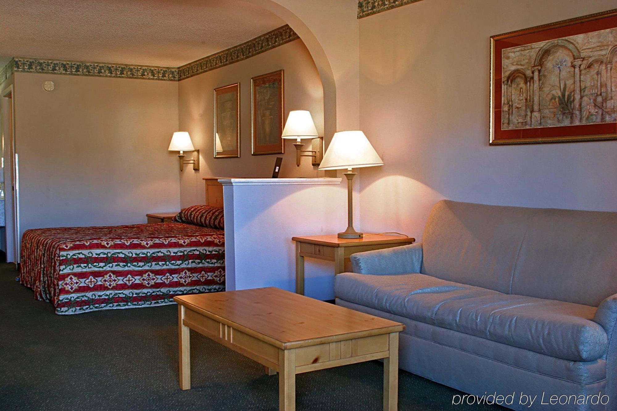 Days Inn&Suites by Wyndham Starkville Rom bilde